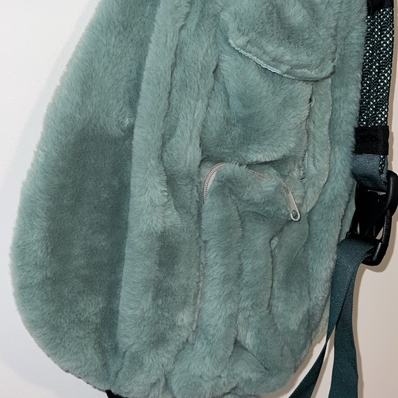 Kavu Rope Fuzzy Sling Bag - Picture 4 of 7